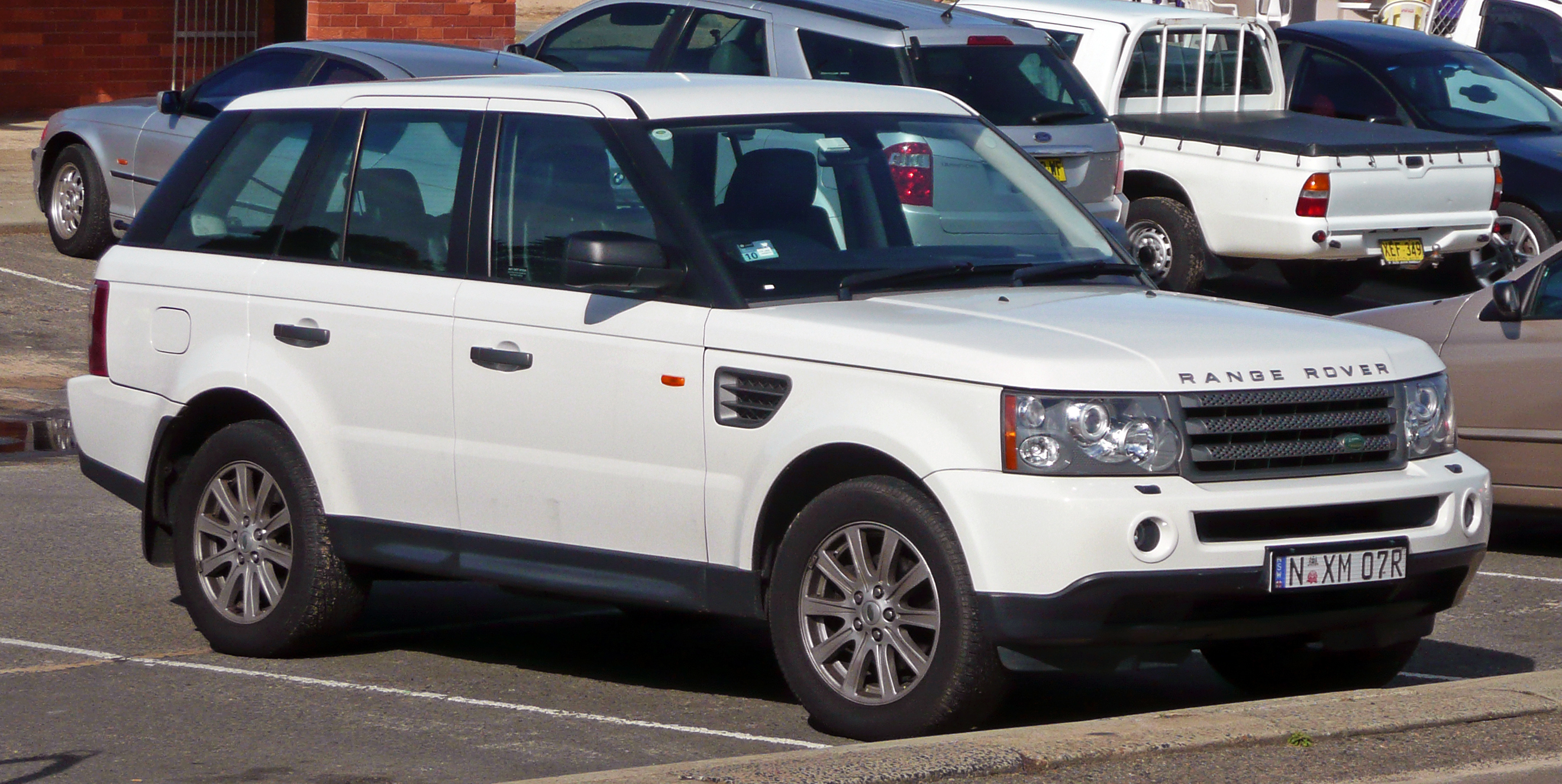 white range rover